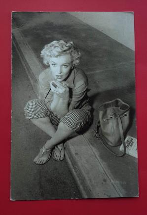 Postcard: Marilyn Monroe - Hollywood Actress - Bendigo Art Gallery Postcard, Australia