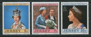Papua New Guinea- (1977) Silver Jubilee, Queen Elizabeth II, 3v MNH Stamp Complete Set