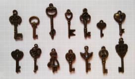 14 Pcs Different Types and Small Size Showpiece Key, Matal Unknown