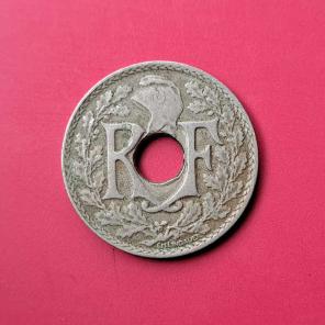 France 25 Centimes 1922 - Copper-Nickel Hole Coin - Dia 24 mm