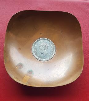 Vintage Ashtray with 1941 K G VI 1rupee Coin
