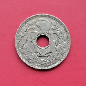 France 25 Centimes 1920 - Copper-Nickel Hole Coin - Dia 24 mm
