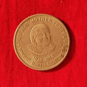 India 2010 Mother Teresa 5 Rupees - Nickel Brass Coin - Dia 23 mm