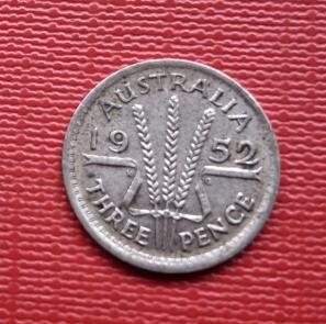Australia 3 Pence- George Vl, 1952, Silver (.500) Wt 1.41 G Dia16 mm
