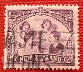 New Zealand Predecimal Issue Royal Family 2 Pennyb, Used
